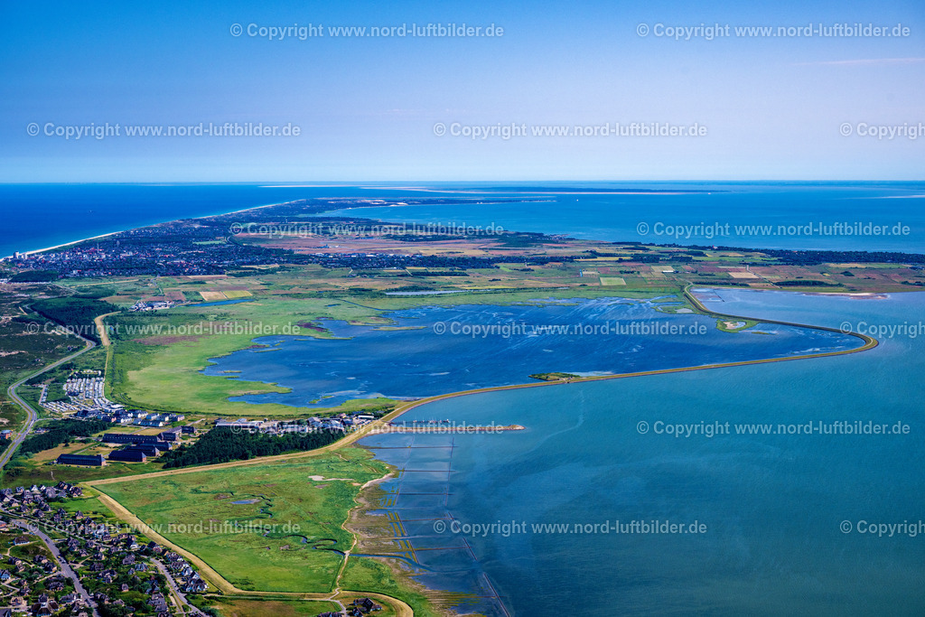 Sylt_Rantum_Rantumbecken_ELS_3194210625 | RANTUM (SYLT) 21.06.2025 Ortsansicht an der Meeres-Küste der Nordsee und das Rantum Becken (Sylt) im Bundesland Schleswig-Holstein. // Townscape on the seacoast of North Sea in Rantum (Sylt) in the state Schleswig-Holstein. Foto: Martin Elsen