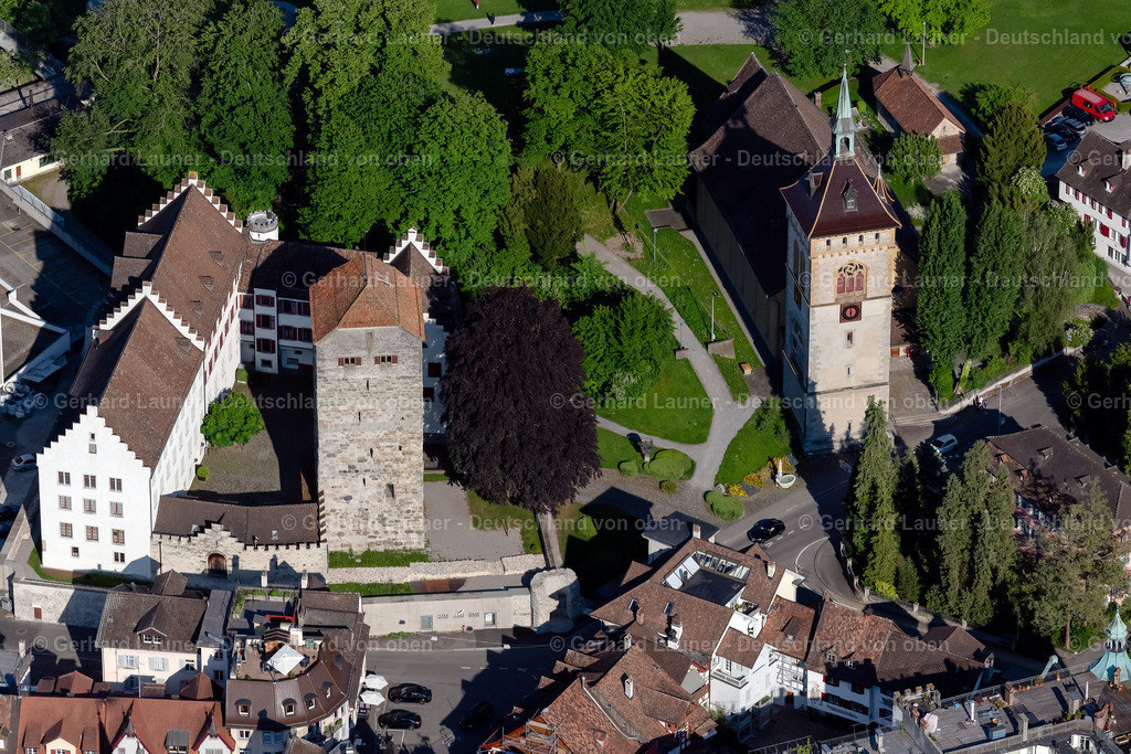 4028348 | St.Martinskirche u. Historisches Museum Arbon, Schweiz, Bodensee ARBON 17.05.2020 Altstadtbereich und Innenstadtzentrum mit sem Schloss Arbon und Gewerbegebiet an der Straße Zum See und Gassa in Arbon im Kanton Thurgau, Schweiz. // Old Town area and city center with sem Schloss Arbon and Gewerbegebiet on der Strasse Zum See and Gassa in Arbon in the canton Thurgau, Switzerland. Foto: Gerhard Launer
