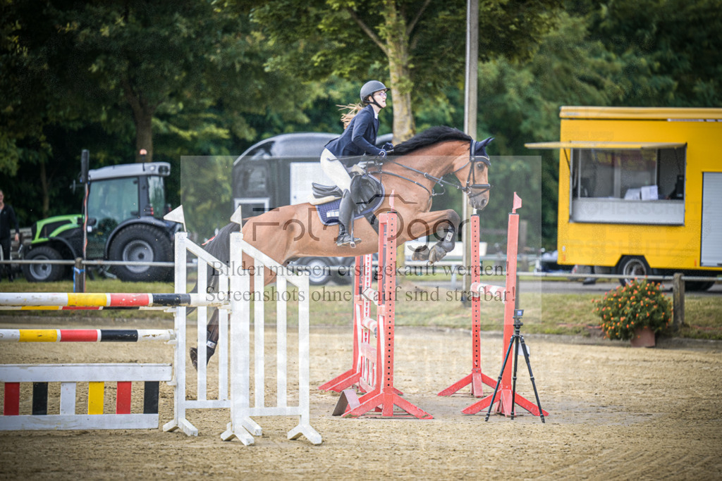 DOS_2556 | Entdecke hochwertige Reitturnierfotos von Foto Oger. Professionell, emotional und authentisch – jetzt Lieblingsmomente im Shop bestellen.Deutschlandweite Turnierfotografie. - Realisiert mit Pictrs.com