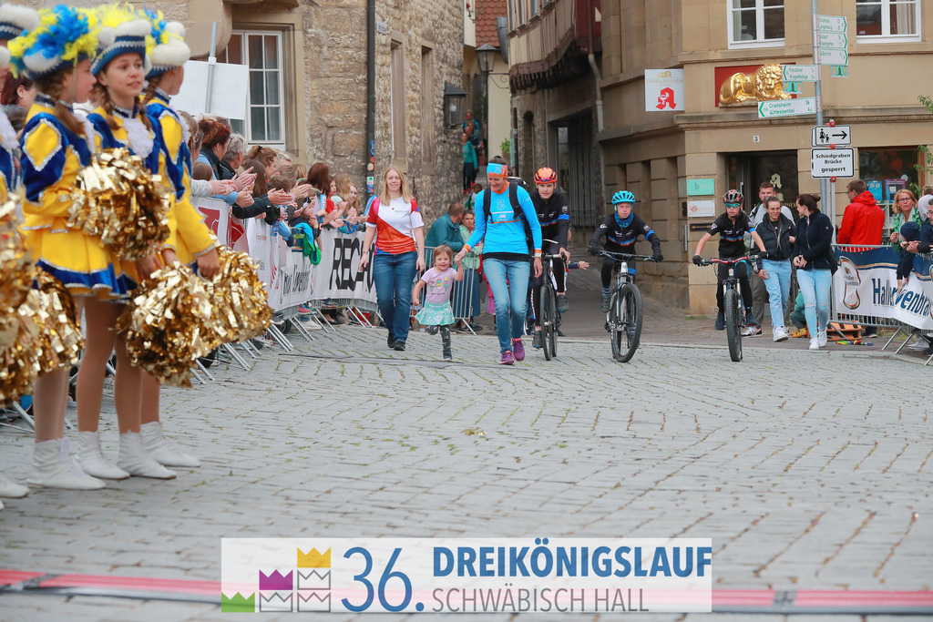 AOK Junior Cup 400m | 3Königslauf 2022 AOK Junior Cup 400m - Realisiert mit Pictrs.com