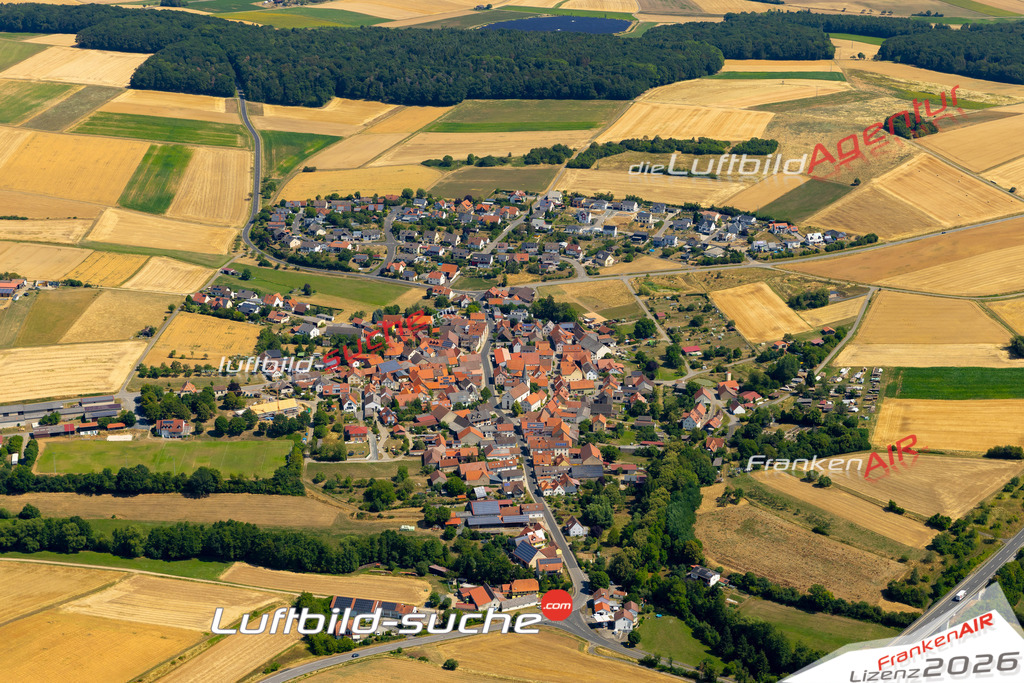 Das Luftbild zeigt : Humprechtshausen Riedbach - Die Luftaufnahme wurde 2023 vom UL-Flugzeug aus erstellt ( keine Drohne ) - Hochauflösende Luftaufnahme - Für grossformatige Ausdrucke geeignet. Die Geschenkidee !Mit Lizenz und Bildrechte bestellbar