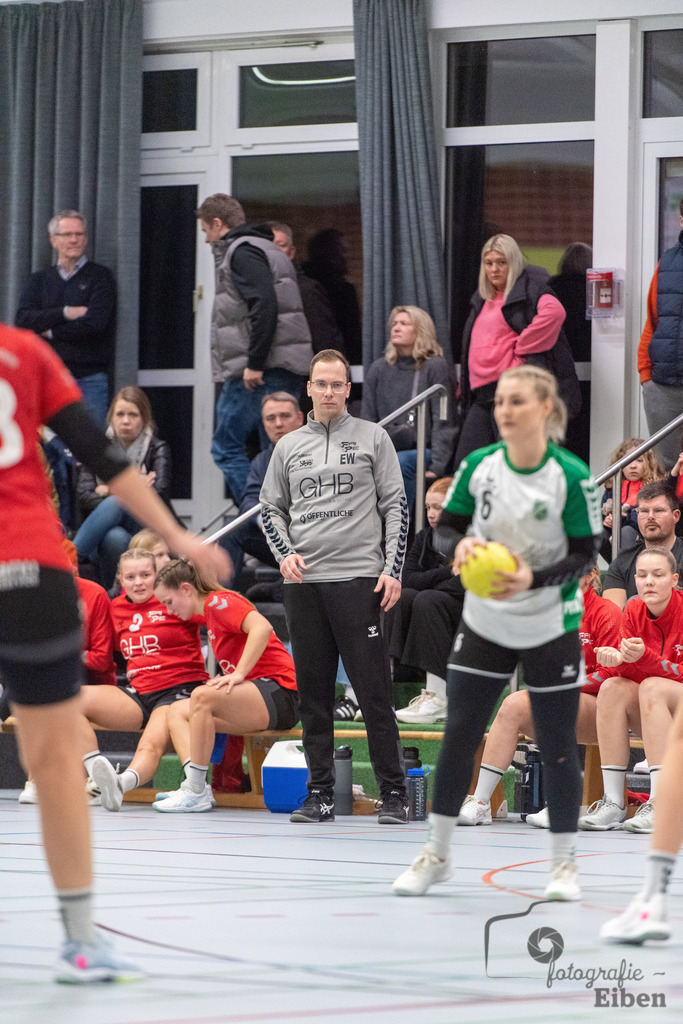 SG FriPe-TV Neerstedt | Oberliga Frauen; SG FriPe (rot)-TV Neerstedt (weiß) am 04.02.2023; in Petersfehn (Sporthalle Im Schulpacken), Photo: Philip Eiben 2023 - Realisiert mit Pictrs.com