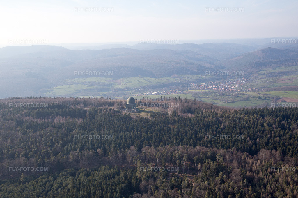 Aerial view: View of the town in Lampertsloch in the state Bas-Rhin, France.Photo: IMG_086673.jpg taken on 03/26/2016 by Werner Riehm/FLY-FOTO.comResolution of the original: 5472 x 3648 px