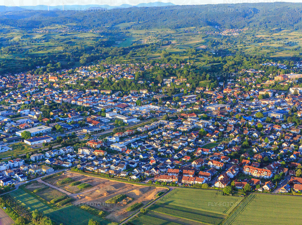 Ortsansicht aus Südwesten | Luftbild: Ortsansicht aus Südwesten in Ettenheim im Bundesland Baden-Württemberg in Deutschland. Foto: IMG_147977.jpg vom 30.05.2025 durch Werner Riehm/FLY-FOTO.de - Realisiert mit Pictrs.com