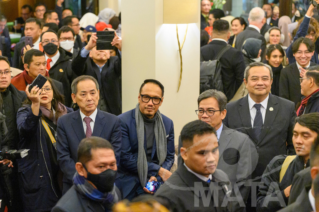 _DWA5502 | Welcoming Jokowi Widodo's arrival by the Indonesian people at Kastens Luisenhof Hotel in the context of the opening of Hannover Messe with Indonesia as Country Partner. Hannover, 15.04.2023 - Realisiert mit Pictrs.com