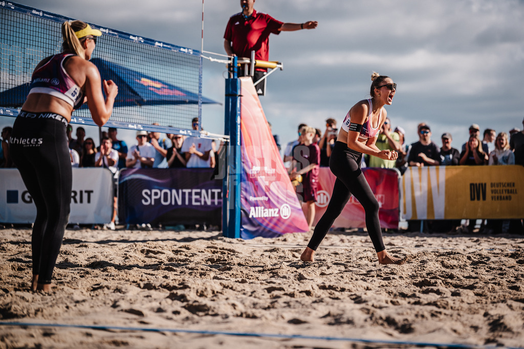 Beachvolleyball | Frauen | Deutsche Meisterschaften 2025 Timmendorfer Strand | 04.09.2025 | v.l. Chenoa Christ und Anna-Chiara Reformat jubeln
