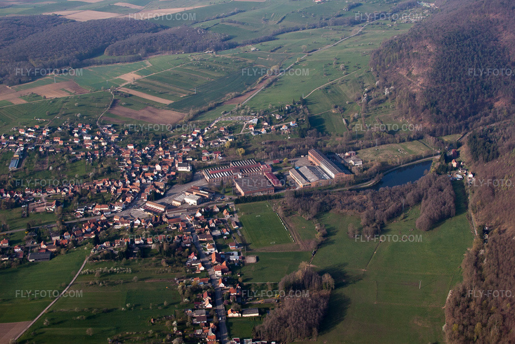 Aerial view: View of the town in Oberbronn in the state Bas-Rhin, France.Photo: IMG_63729.jpg taken on 03/30/2014 by Werner Riehm/FLY-FOTO.comResolution of the original: 4752 x 3168 px
