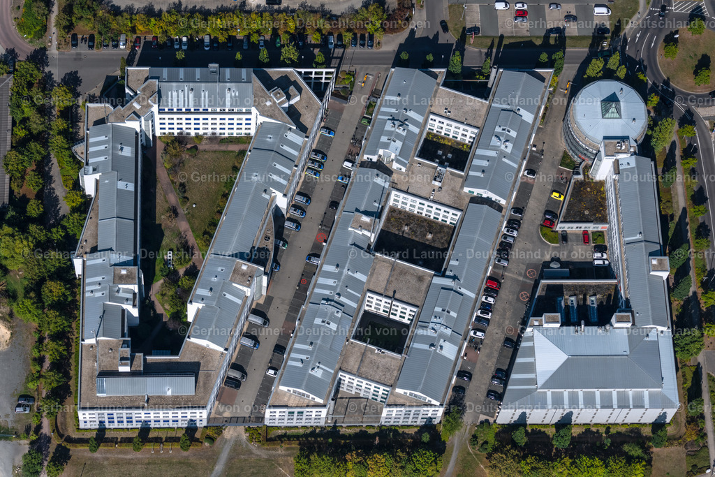 4041793 | LEIPZIG 15.09.2020 Verwaltungsgebäude der staatlichen Behörde Behörden Polizeidirektion Westsachsen an der Schongauer Straße im Ortsteil Paunsdorf in Leipzig im Bundesland Sachsen, Deutschland. Weiterführende Informationen bei: Freistaat Sachsen. // Administrative building of the State Authority Behoerden Polizeidirektion Westsachsen on the Schongauer Strasse in the district Paunsdorf in Leipzig in the state Saxony, Germany. Further information at: Freistaat Sachsen. Foto: Gerhard Launer