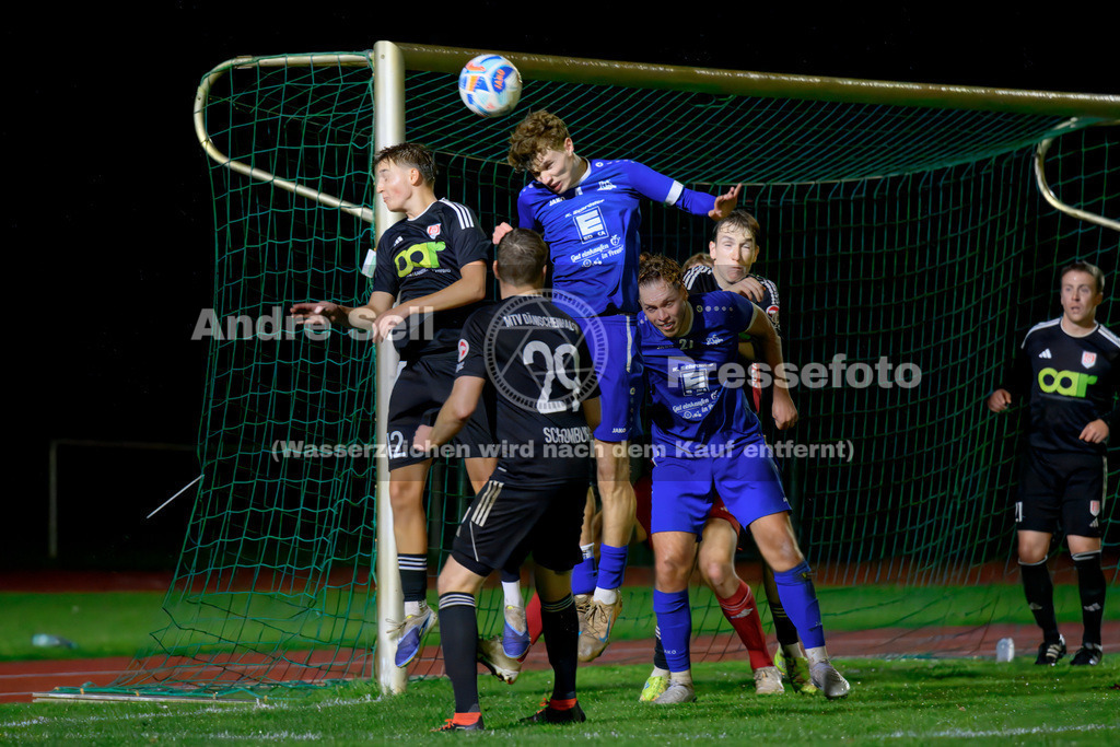 Preetzer TSV vs MTV Dänischenhagen | Enno Schulze (Preetz #4) &amp; Niklas Heisen (Preetz #27) vs Jonah Riekers (Dänischenhagen #12) &amp; Moritz Schomburg (Dänischenhagen #29) &amp; Max Benninghoff (Dänischenhagen #18) / Fußball-Verbandsliga Ost Männer 2026/2027 / Preetzer TSV vs MTV Dänischenhagen / Jahnplatz / Preetz / 16.10.26 - Realisiert mit Pictrs.com