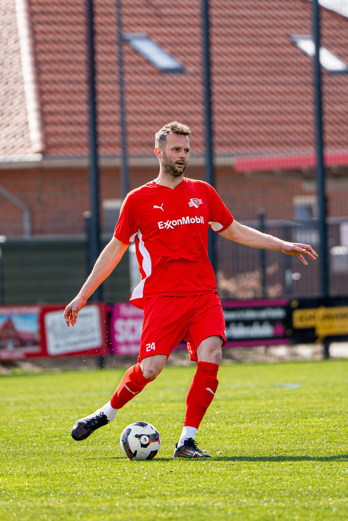 Fußball I Herren I Saison 2025-2026 I Bezirksliga Weser-Ems 4 I 26. Spieltag I VFL Oythe - SV Hansa Friesoythe I 19979 | jns.sportfotos - Realisiert mit Pictrs.com