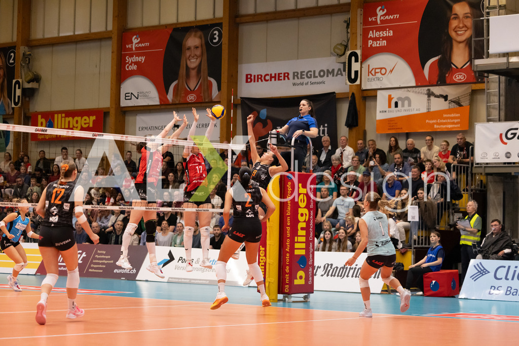 Volleyball I Frauen I Saison 2025-2026 I Volleyball NLA | Women I  Playoffs Finals 2/5 I  VC Kanti Schaffhausen - viteos NUC I  10.04.2026 | 9 Maia Dvoracek (USA) (Viteos NUC) – Diagonal und 17 Leana Zuvic (CH) (VC Kanti Schaffhausen) - Aussen und 11 Kateřina Holásková (CZ) (VC Kanti Schaffhausen) – Mitte - Realisiert mit Pictrs.com