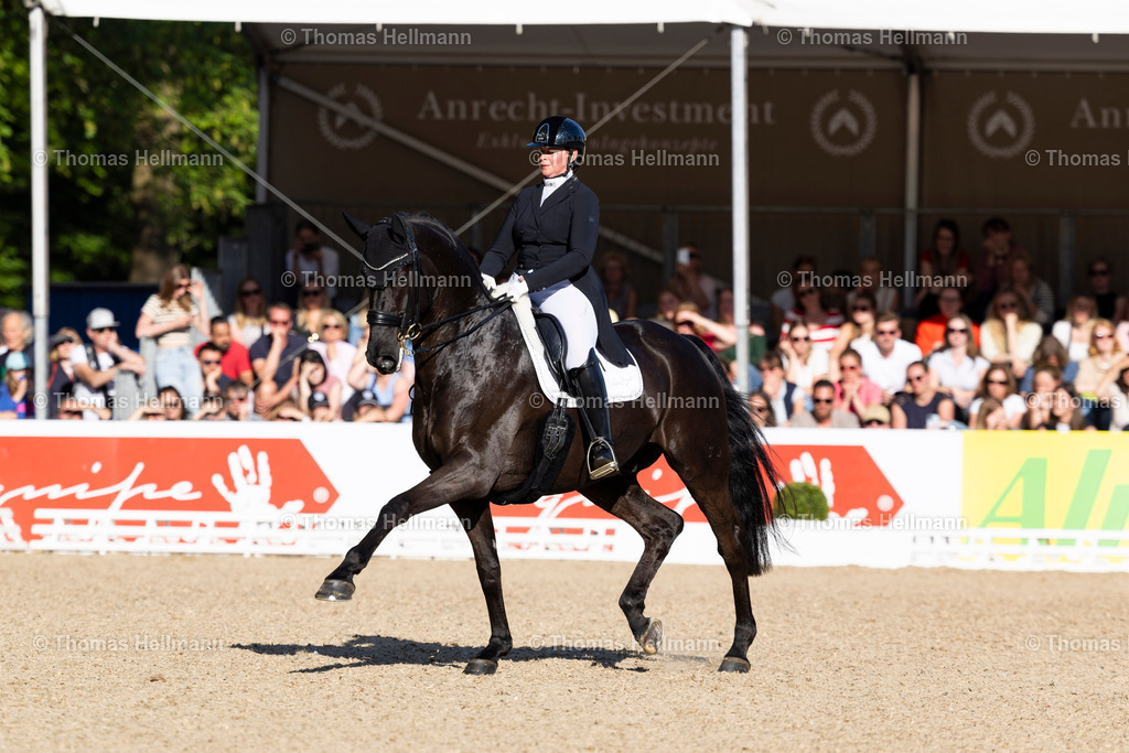 TH_511-TIMPE Andrea (GER)_ Don Carismo FRH_17807 | Deutsches Spring- und Dressur-Derby 2024 am 11.05.24 in Hamburg, 511TIMPE Andrea (GER), Don Carismo FRH