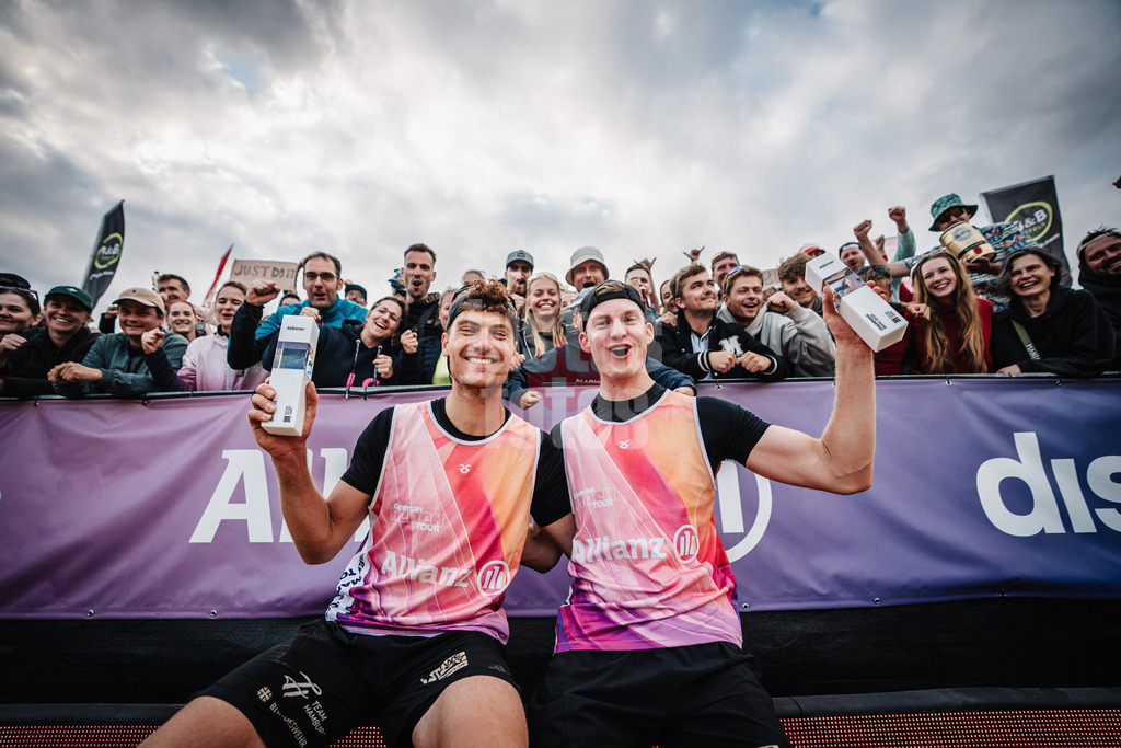 Beachvolleyball | Männer | Allianz German Beach Tour 2025 | Tourstop Berlin | 24.08.2025 | v.l. Max Just und Philipp Huster gewinnen das Turnier in Berlin