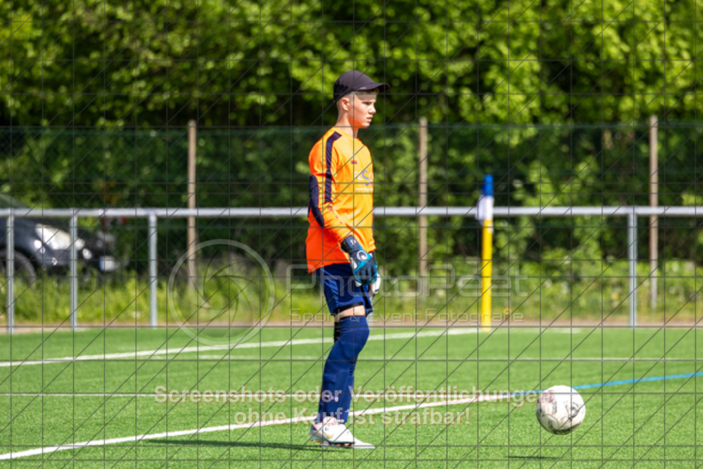 20250503_154139_0631 | #, 1.FC Eislingen (hellblau) vs. SGM TSG Zell-Hattenhofen-Holzmaden (dunkelblau), Jugend-Fussball, C-Junioren Landesstaffel Mitte, 18. Spieltag, Saison 20242025, Kunstrasenplatz, Haldenstraße 45, 73054 Eislingen, 03.05.2025 - 1500 Uhr,Foto: PhotoPeet-Sportfotografie/Peter Harich