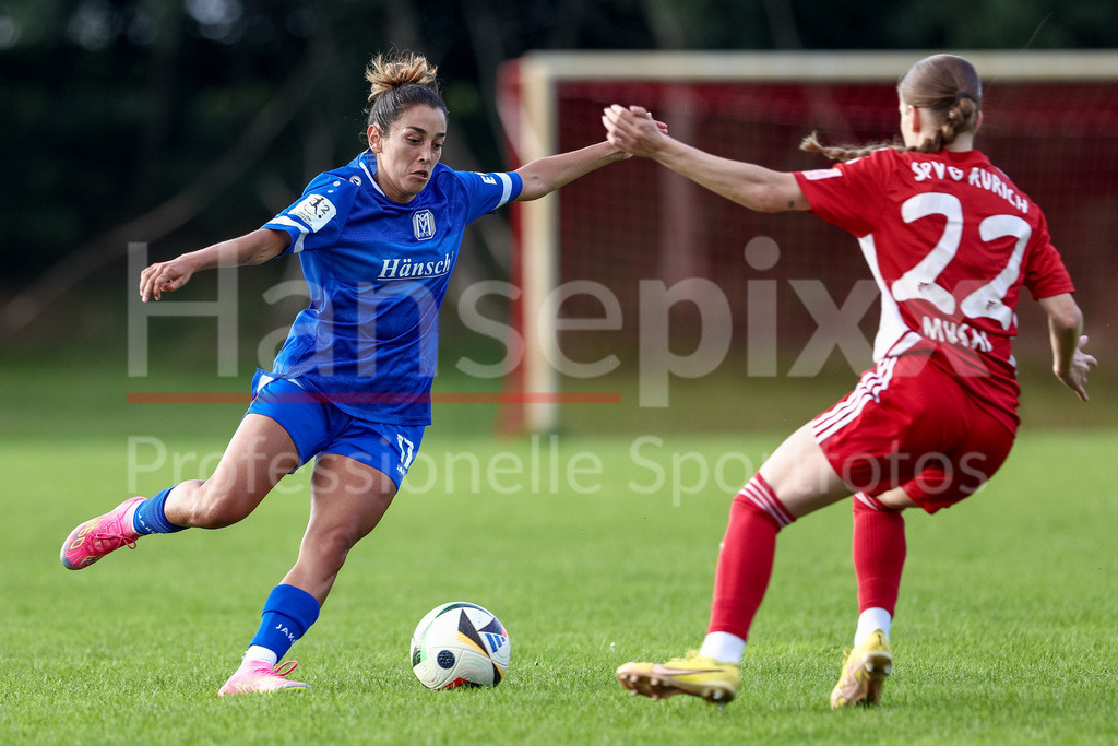 Fussball, Testspiel Frauen, SV Meppen - SpVg Aurich | v.li.: Genesis Castrellon (SV Meppen, 17) und Sophie Musal (SpVg Aurich, 22) im Zweikampf, Duell, Dynamik, Aktion, Action, Spielszene