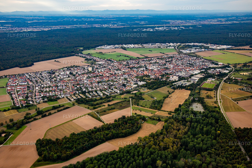 Ortsansicht von Südosten | Luftbild: Ortsansicht von Südosten im Ortsteil Blankenloch in Stutensee im Bundesland Baden-Württemberg in Deutschland. Foto: IMG_138749.jpg vom 16.09.2023 durch ©2025 Werner Riehm fly-foto.de/copyright - Realisiert mit Pictrs.com