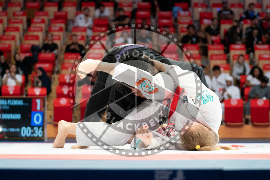 20231109PBB6728 | Fighters compete during the AJP World Professional Championship in the Mubadala Arena in Abu Dhabi, Arab United Emirates, on November 9, 2023.
