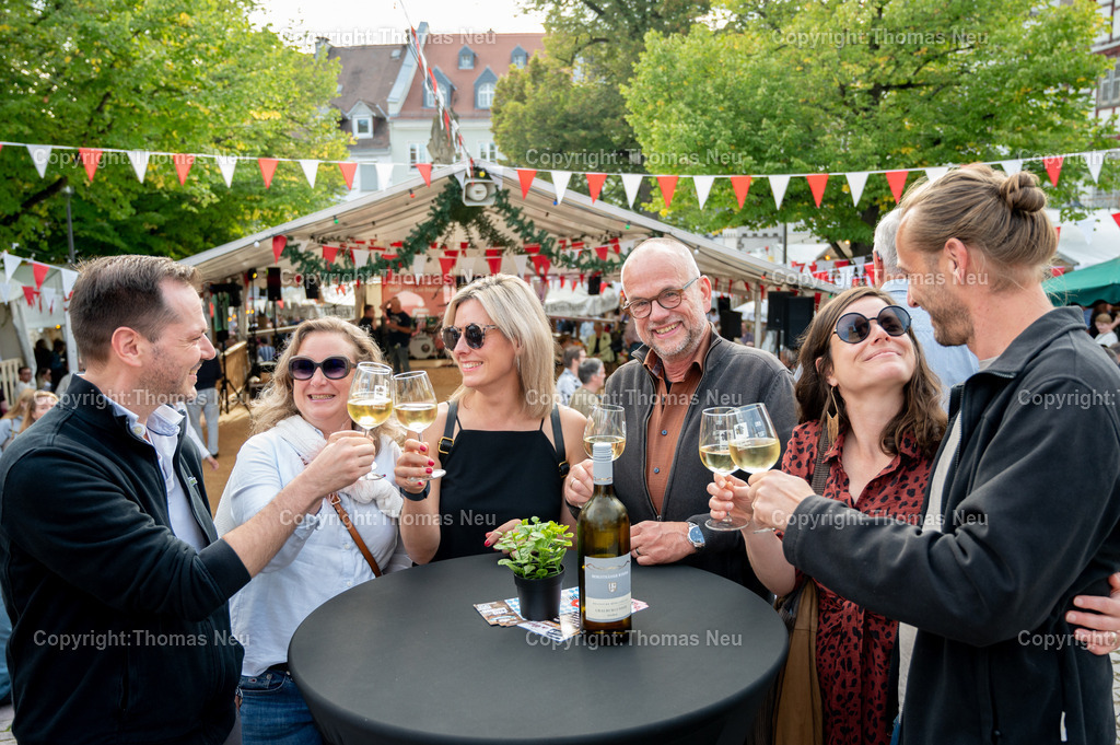 11_Winzerfest-Bensheim | bbe, Bensheim, Winzerfest 2025,  Geselligkeit beim Wein in Bensheim beim Bergsträßer Winzerfest,  Bild: Thomas Neu