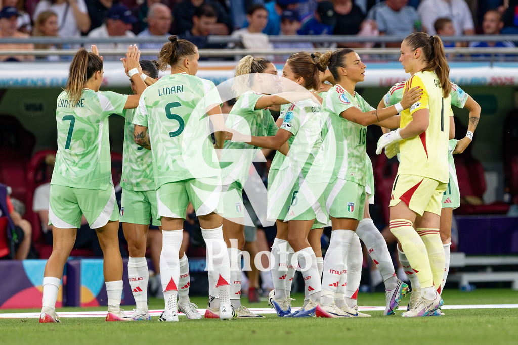 Norway v Italy - UEFA Women's EURO 2025 Quarter-Final | GENEVA, SWITZERLAND - JULY 16: Italy gestures before  the UEFA Women's EURO 2025 Quarter-Final match between Norway and Italy at Stade de Geneve on July 16, 2025 in Geneva, Switzerland. (Photo by Giuseppe Velletri/Sports Press Photo/Getty Images)