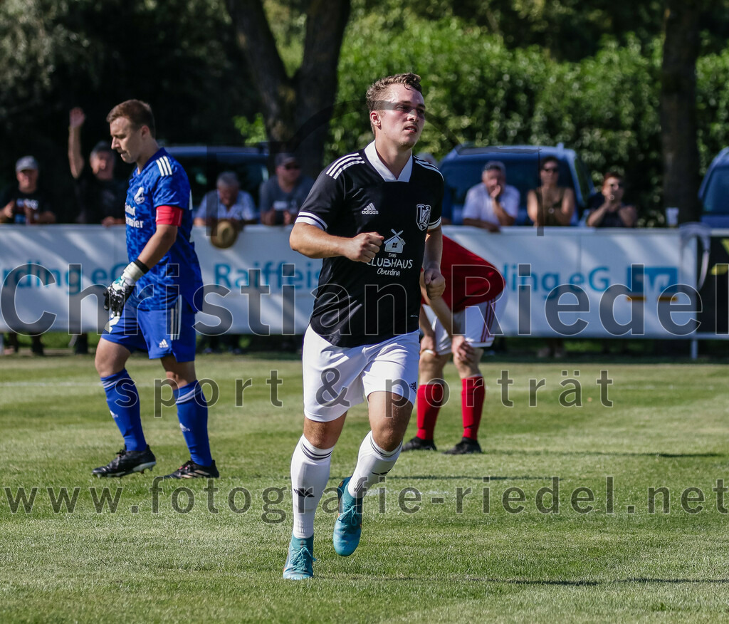 2023-08-20_028_TuS_Oberding_gegen_FC_Finsing_II | Oberding, Deutschland, 20.08.2023:
Fußball, Kreisklasse 2023 / 2024, 3. Spieltag, TuS Oberding gegen FC Finsing II, Endergebnis: 1:1

Sebastian Stemmer (TuS Oberding, #7) erzielt das Tor zum 1:1 Ausgleich 

Foto: Christian Riedel / fotografie-riedel.net