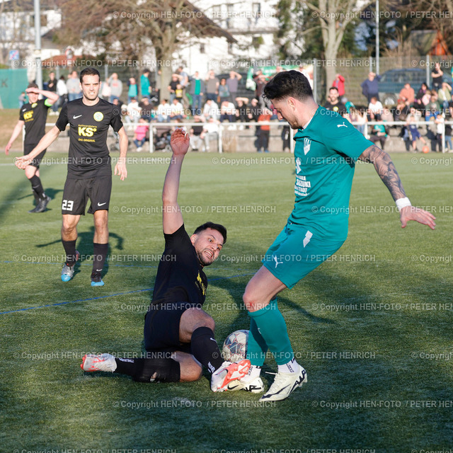 20240303-0607-fuba-alsbach-bicken-HEN-FOTO | 03.03.2024 Fussball Gruppenliga Darmstadt Männer Saison 2023 2024 FC Alsbach - SKG Bickenbach (2:2) v. li. xxxx (8 Bickenbach) xxx (11 Alsbach) (Foto: Peter Henrich) - Realisiert mit Pictrs.com
