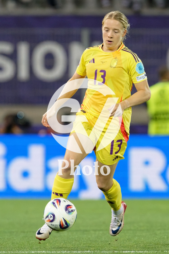 Portugal v Belgium: UEFA Women's EURO 2025 Group B | SION, SWITZERLAND - JULY 11: Elena Dhont of Belgium controls the ball   during the UEFA Women's EURO 2025 Group B match between Portugal and Belgium at Stade de Tourbillon on July 11, 2025 in Sion, Switzerland. (Photo by Giuseppe Velletri/Sports Press Photo/Getty Images)