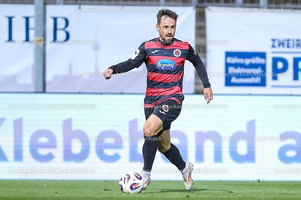 FCVK16092501119 | 16.09.2025, Fußball, FC Viktoria Köln – TSG 1899 Hoffenheim II, 3.Liga, Sportpark Höhenberg, Saison 2025 2026: Simon Handle (Viktoria Koeln #07) DFB regulations prohibit any use of photographs as image sequences and or quasi-video.