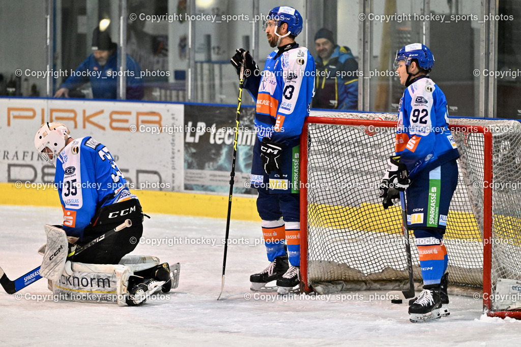 ESC SPARKASSE STEINDORF vs. 1. EHC ALTHOFEN | #35 Mayrobnig Marco ESC Steindorf, #43 Oraze Martin ESC Steindorf, #92 Ratz Patrick ESC Steindorf, ESC SPARKASSE STEINDORF vs. 1. EHC ALTHOFEN, ESC SPARKASSE STEINDORF vs. 1. EHC ALTHOFEN am 30.11.2025 in Steindorf (Ossiachersee Halle), Austria, (Photo by Bernd Stefan)