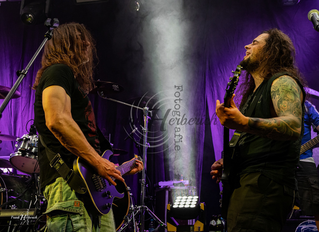 Justice Daudenwinden | Frank Herberich Fotografie, Frank Herberich, Fotografie, Hochzeit, Portrait, St. Peter Ording, Ording, Westerhever, Nordsee, Frank Fotografie, Hardheim,  Odenwald,Walldürn, Band,Eventfotografie - Realisiert mit Pictrs.com