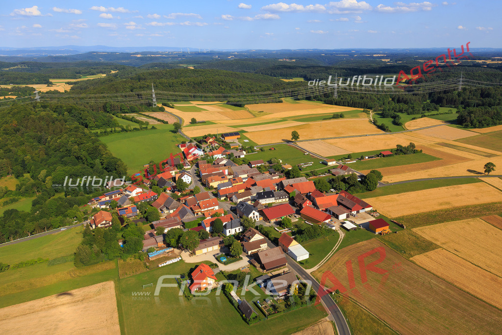 Luftbild von Lahm Lichtenfels - Luftaufnahme wurde 2015 von https://frankenair.de mittels Flugzeug (keine Drohne) erstellt - die Geschenkidee