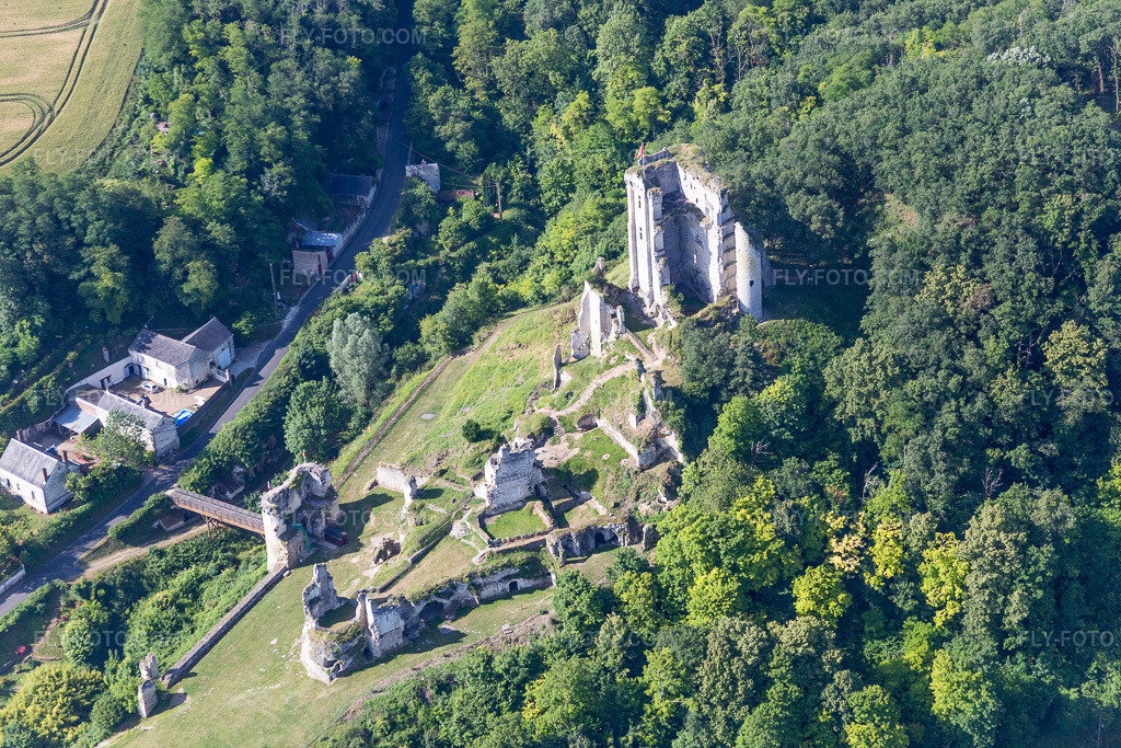 Aerial view: Castle complex of the Château de Lavardin in Lavardin in the state Loir et Cher, France. – Photo: IMG_081167.jpg taken on 06/19/2015 by Werner Riehm/FLY-FOTO.com – Resolution of the original: 5472 x 3648 px