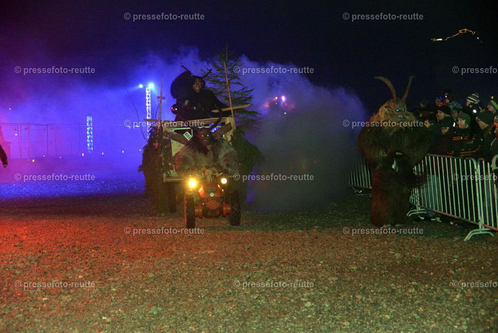 news-2022-Dez03-Krampusumzug-Reutte-WTV_6022 | Info aus dem Bezirk Reutte/Ausserfern Tirol sowie eine umfangreiche Bilddatenbank über die gesamte Region: Lechtal, Talkessel Reutte, Tannheimertal, Zwischentoren. Lech, Plansee, Zugspitze, Grenztunnel, B179, Fernpassstraße, Verkehr, Lawinen, Tradition, - Realisiert mit Pictrs.com