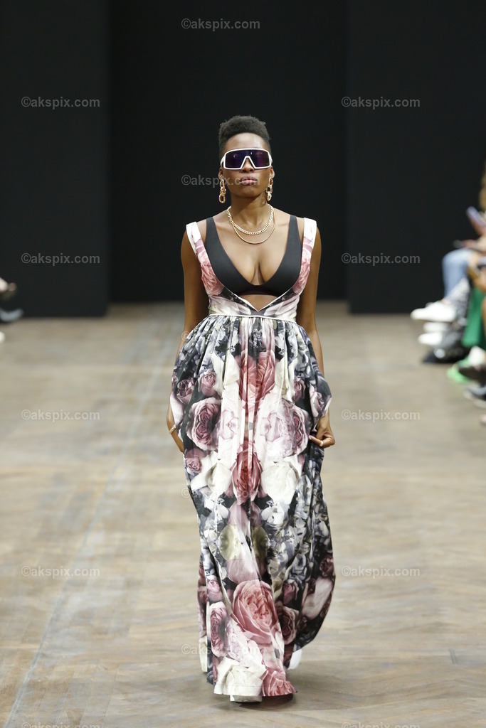 _76A4225 | Die Bildagentur Akspix ist eine Online-Bildagentur und bietet professionelles und kreatives Bildmaterial Royalty free und Rights Managed. Bildarchiv Akspix bietet eine große Auswahl an kreativen und klassischen Motiven.Frankfurt Fotograf, Fotoshooting