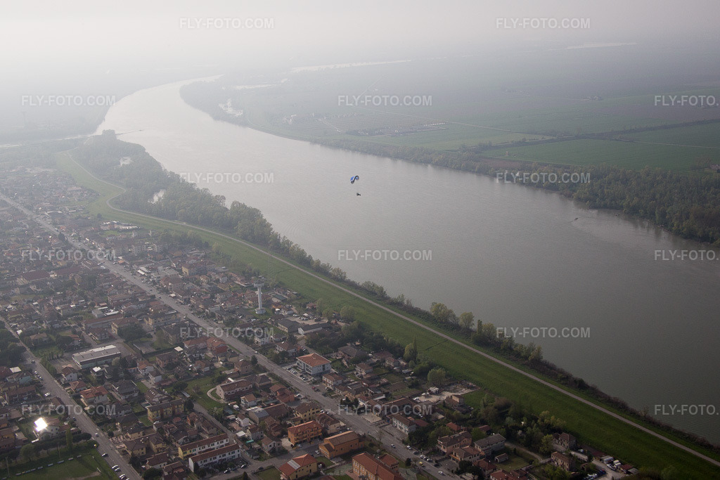 Aerial view: View of the town in Ca' Tiepolo in the state Veneto, Italy. – Photo: IMG_087281.jpg taken on 04/05/2016 by Werner Riehm/FLY-FOTO.com – Resolution of the original: 5472 x 3648 px