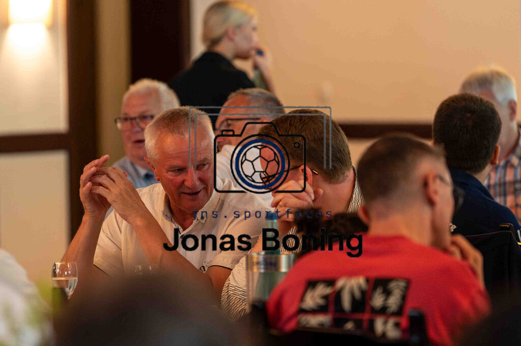 Fußball I E-Junioren I Saison 2025-2026 I OM-Cup Lüsche I Sonntag  I 23217 | jns.sportfotos - Realisiert mit Pictrs.com