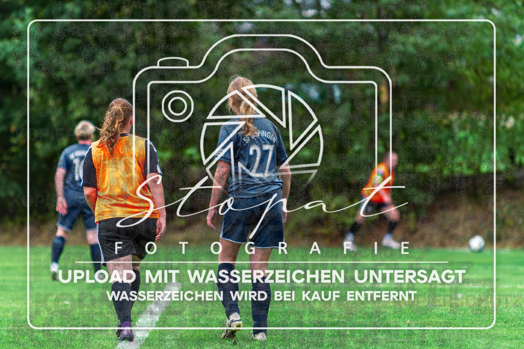 SFBSGF-1011 | Leni Gehrke (SF Bispingen #27) beim Damen Kreisliga HK/CE Spiel zwischen Sportfreunde Bispingen und SG Fulde im Sportplatz Steinbeck/Luhe, Bispingen (Simon Paul Stopat) - Realisiert mit Pictrs.com