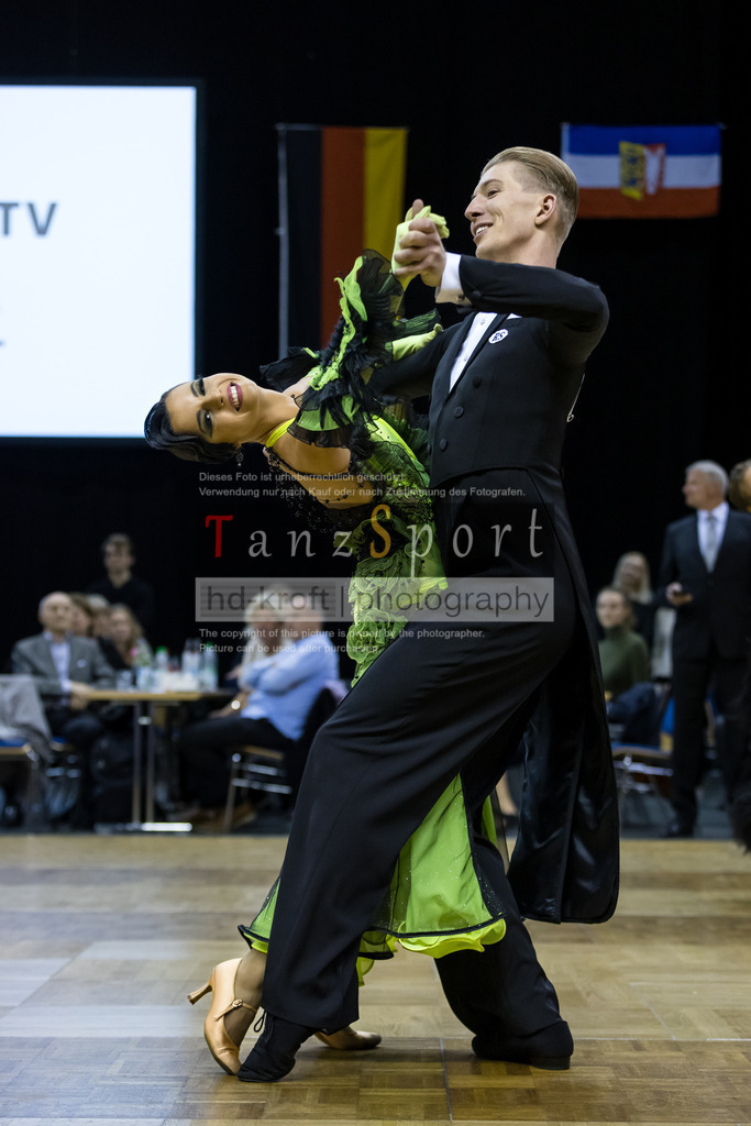 20241102_DC_HGR_Std_09260 | Tanzsportbilder, Standardtanz, Lateintanz, WDSF, DTV, LTVB, dancecomp, goc, hessen tanzt, blaues band der spree, walzer, tango, wiener walzer, slowfox, quickstepp, samba, rumba, cha-cha-cha, paso doble. jive, hd-kroft photography, turniertanzsport