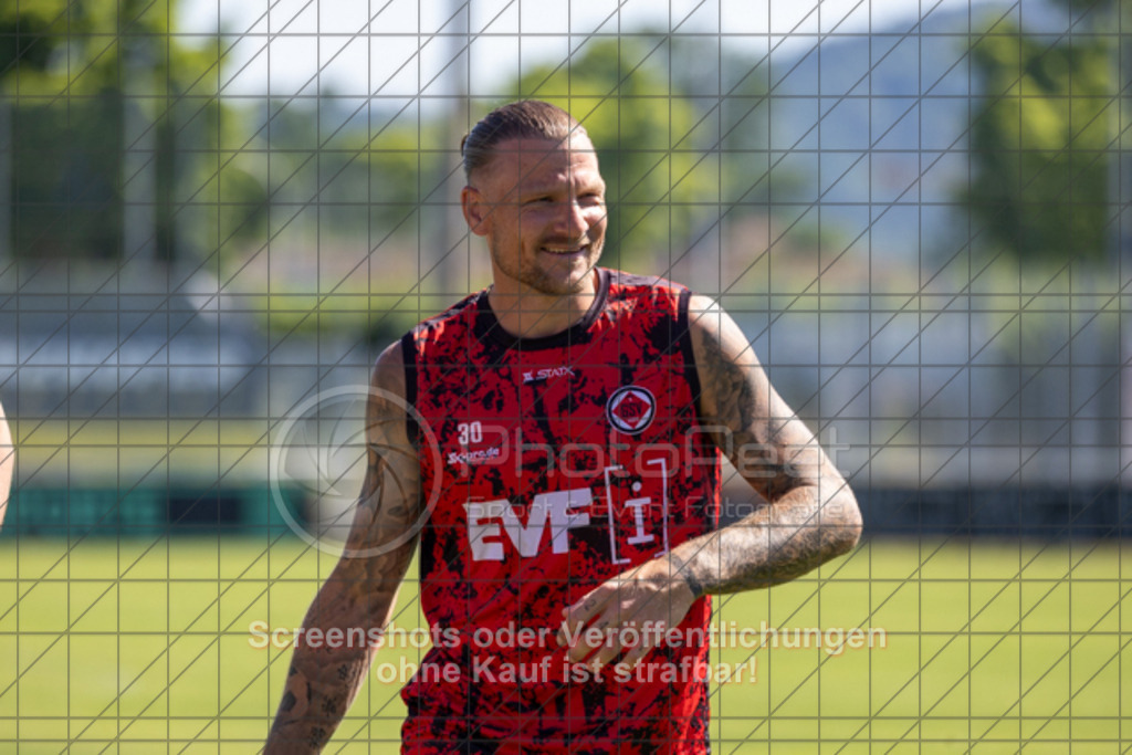 20250629_102439_0007 | #,1.Göppinger SV, Fussball, Oberliga BW - Trainingsauftakt, Saison 2025/2026, Rasensportplatz Stadion SV Göppingen, Hohenstaufenstr. 116, 73033 Göppingen, 29.06.2025 - 10:30 Uhr,Foto: PhotoPeet-Sportfotografie/Peter Harich