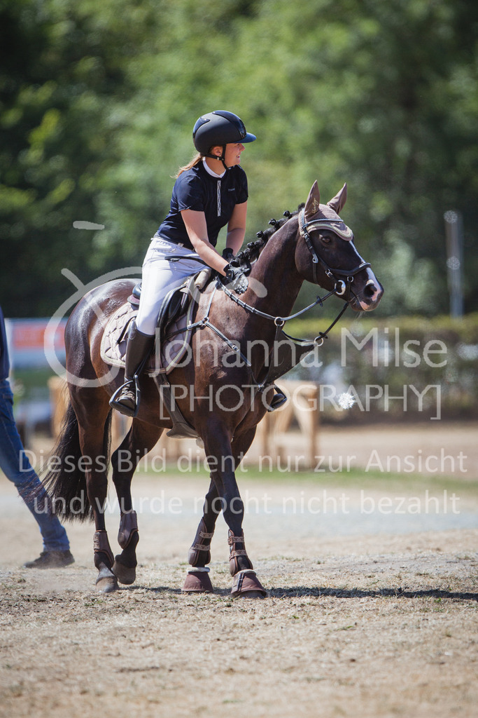 220717_LC_M1-Springen-625 | Deine schönsten Turniermomente als professionelle Fotos! Entdecke hochwertige Pferdesport-Fotografie im Online-Shop. Jetzt Fotos finden & bestellen!