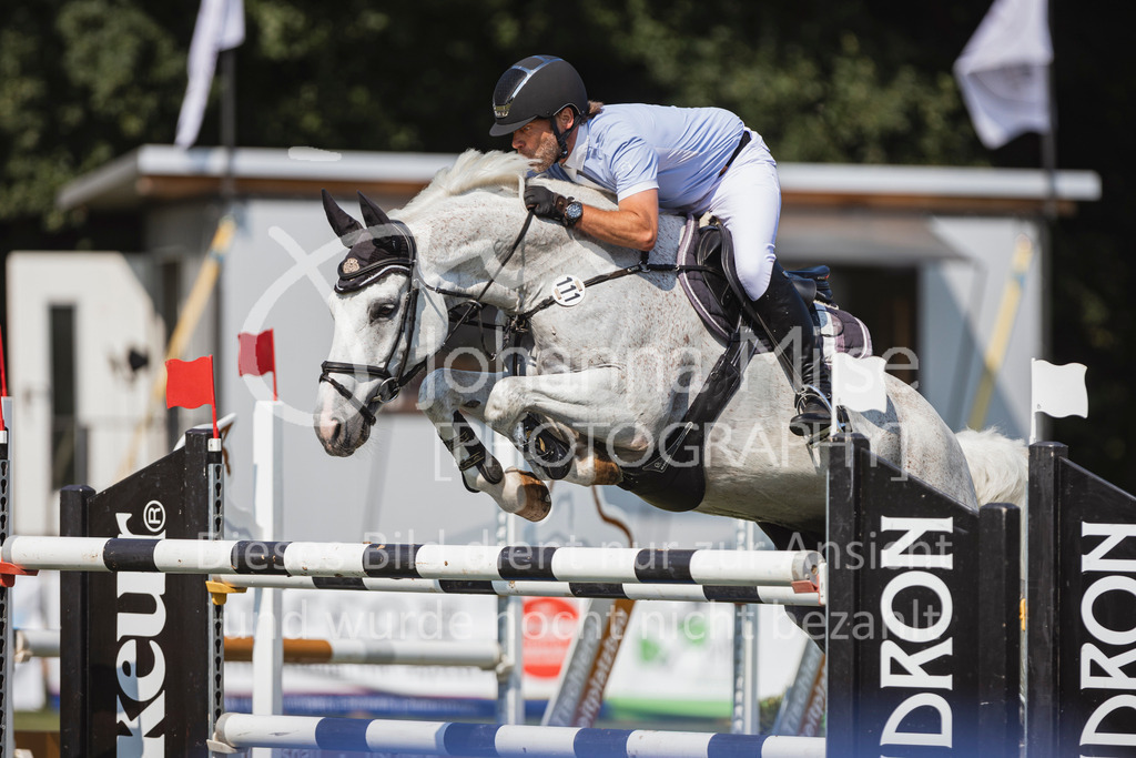 240720_LC_M2-Spr-409 | Deine schönsten Turniermomente als professionelle Fotos! Entdecke hochwertige Pferdesport-Fotografie im Online-Shop. Jetzt Fotos finden & bestellen!