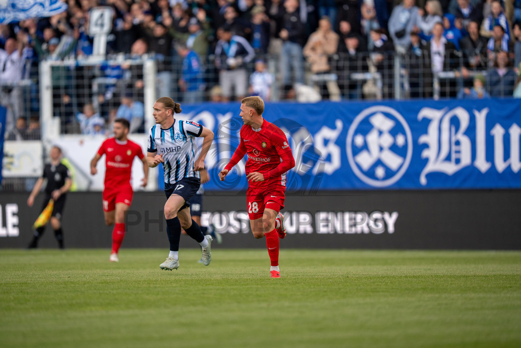 Stuttgarter Kickers vs. SG Sonnenhof Großaspach, Fussball, Regionalliga Suedwest, 34. Spieltag, 16.05.2026 | Luka Janes (SG Sonnenhof Großaspach, #28),Stuttgarter Kickers vs. SG Sonnenhof Großaspach, Fussball, Regionalliga Suedwest, 34. Spieltag, 16.05.2026