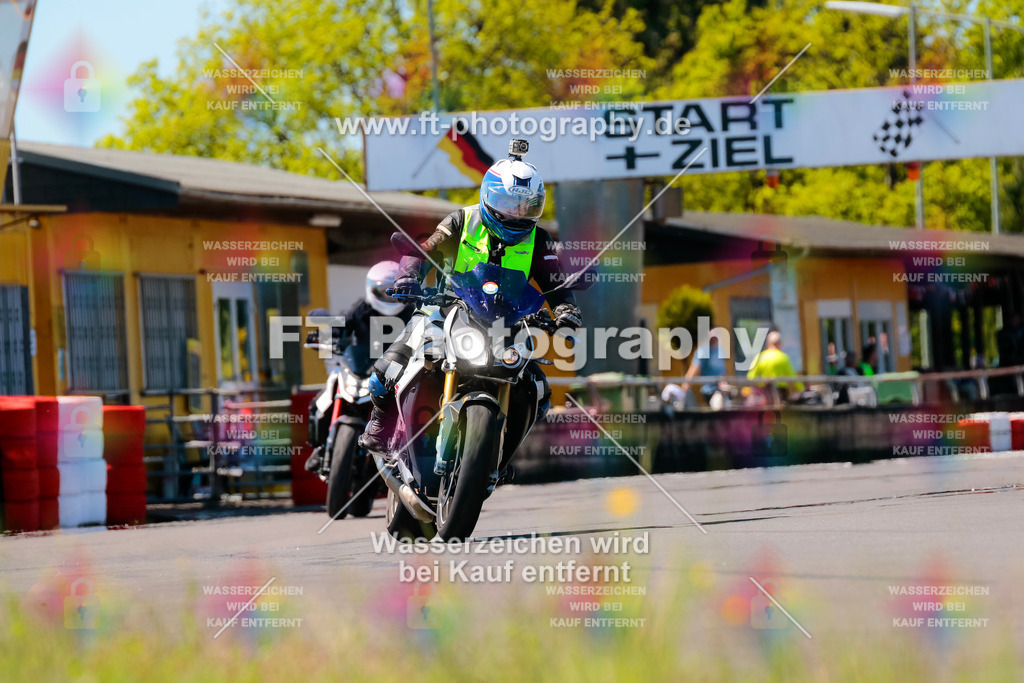 Moto-TeamOBK-22332 | Hier findet Ihr Bilder von Touristenfahrten auf der Nürburgring Nordschleife oder von anderen Veranstaltungen die ich besucht habe. Viel Spass beim Durch Schauen 
