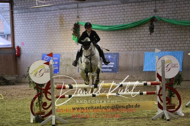 IMG_0829 | Deine Turnierfotos vom Reitturnier online kaufen: Dressur, Springen & Siegerehrung. Professionelle Pferdefotografie aus dem Rheinland – als Download & Print.Alternative: Turnierfotograf für den Pferdesport: Finde deine Fotos von Dressur- und Springturnier
