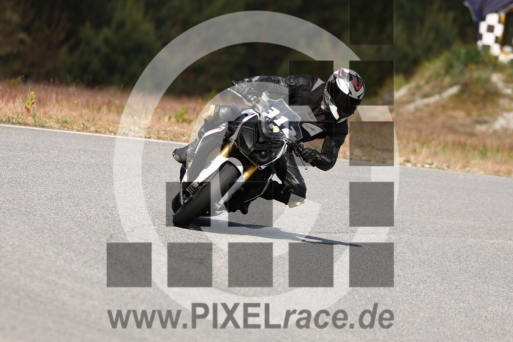 0312-20250529_10250 | Schöne Erinnerungen an spannende Momente - das festzuhalten ist unser Job. PIXELrace.de ist seit 2003 auf den Rennstrecken Europas unterwegs um die Action draußen beim Fahren und die wunderbare Stimmung imm Fahrerlager für euch einzufangen.
