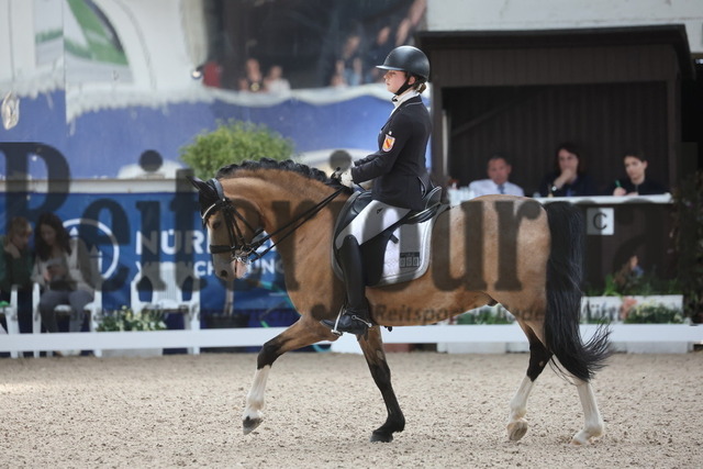 Pforzheim_2024_Prfg.Nr.12_Dressurreiterprfg.Kl.M_Nürnberger-Burgpokal_Cecile Mutz_Capri au Lait (2) | Alle Fotos der Reiterjournal Fotografin Doris Matthaes im Reiterjournal Online-Fotoshop. - Realisiert mit Pictrs.com