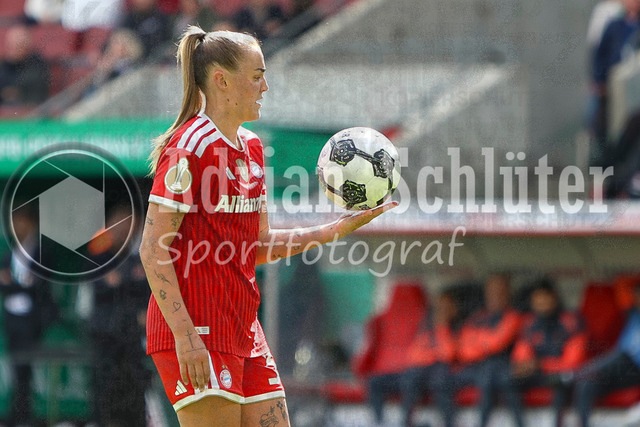 14.05.2026, GER, Fussball, Frauen, DFB-Pokal, Finale, Saison 2025/2026, VfL Wolfsburg - FC Bayern München | Gerogia Stanway (Bayern) hat den Ball in der Hand