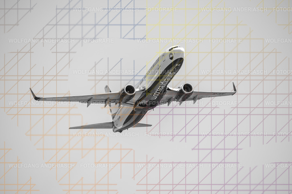 2025812-120910_FRA_18_R3C_0084 | Am Flughafen Frankfurt am Main treffen Dynamik und Präzision aufeinander: Startende und landende Flugzeuge verschiedenster Airlines, festgehalten in Farbe und Schwarz-Weiß. Von kraftvollen Silhouetten bis zur majestätischen Erscheinung der Königin der Lüfte – zeitlose Momente moderner Luftfahrt. - Realisiert mit Pictrs.com