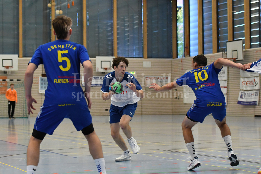HC Deggendorf : SSG Metten | Julian Brumbi  (HC Deggendorf) - Realisiert mit Pictrs.com