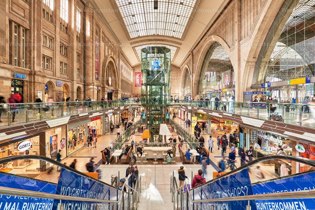 Promenaden Hauptbahnhof Leipzig Querbahnsteig Blick in die Etagen Sommer 2024 | Promenaden Hauptbahnhof Leipzig Querbahnsteig Blick in die Etagen Sommer 2024 - Realisiert mit Pictrs.com