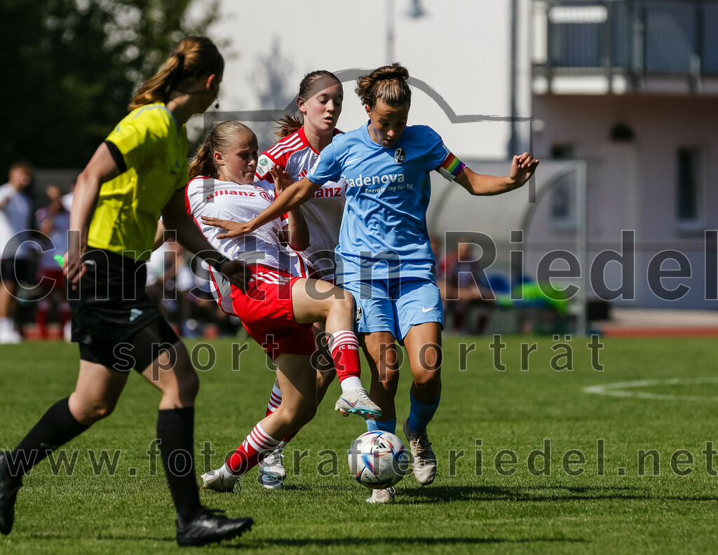 2023-09-09_069_FC_Bayern_Muenchen_gegen_SC_Freiburg | Aschheim, Deutschland, 09.09.2023:
Fußball, B-Juniorinnen-Bundesliga Süd 2023 / 2024, 1. Spieltag, FC Bayern München gegen SC Freiburg, Endergebnis: 4:0

Foto: Christian Riedel / fotografie-riedel.net
